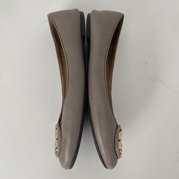 Tory Burch Claire Ballet Flat French Gray Tumbled Leather Round Toe Gold Logo 9 - Picture 9 of 13